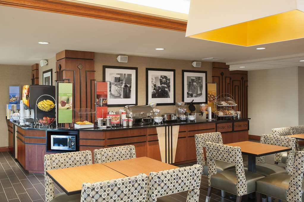 Hampton Inn Charlotte University Place Restaurang bild